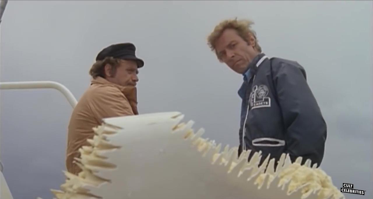 Vic Morrow and James Franciscus in Great White (1981)